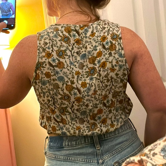 Self Contrast Floral Top - Picture 2 of 4